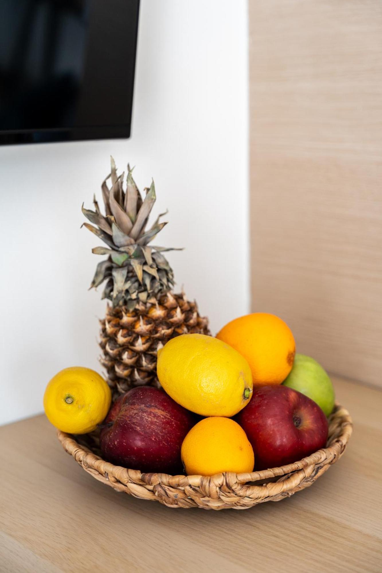 Pomegranate Luxury Penthouse Maisonette With Beautiful Terrace & Free Parking By Binobi ! Appartement