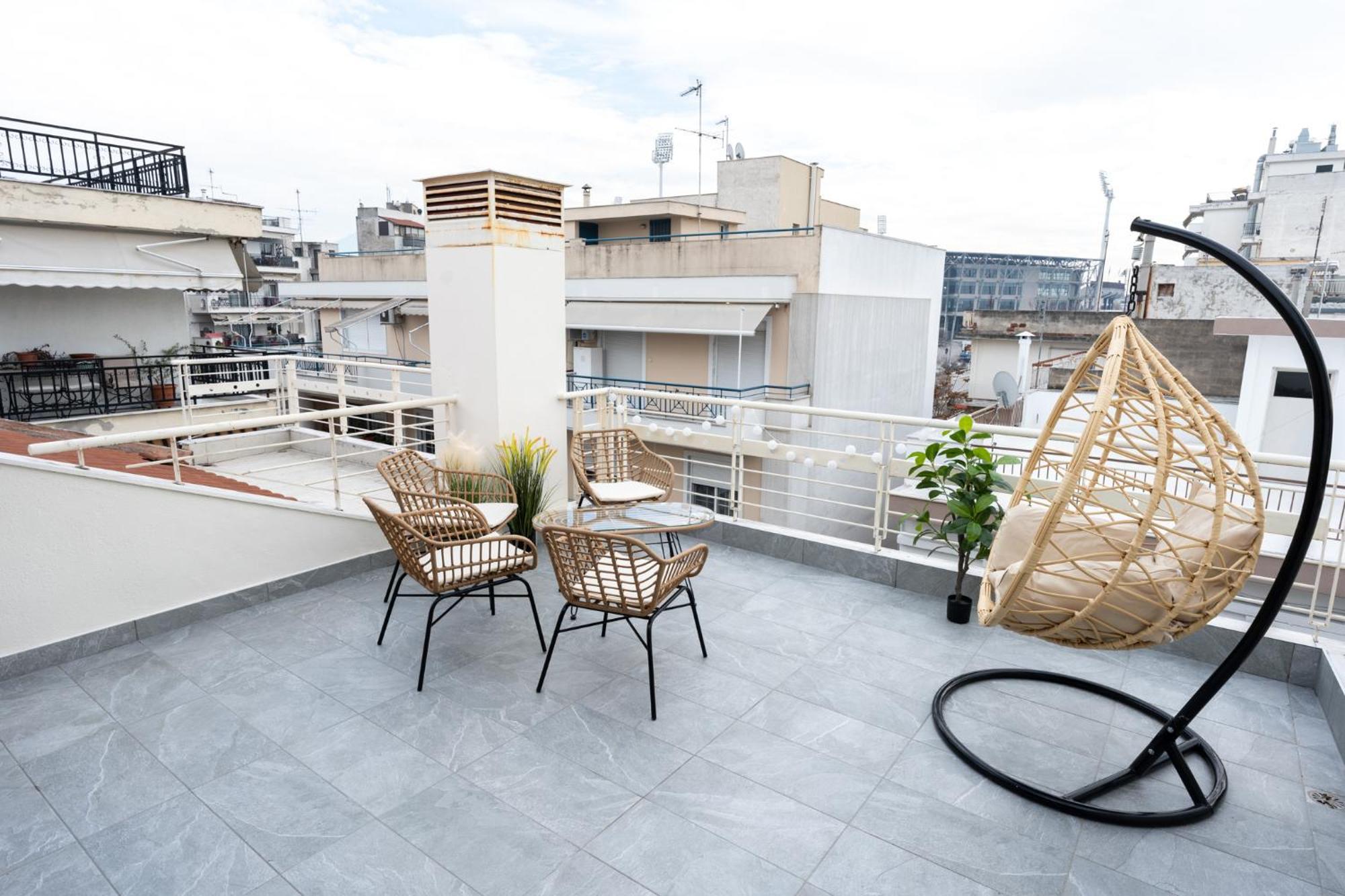 Pomegranate Luxury Penthouse Maisonette With Beautiful Terrace & Free Parking By Binobi ! 公寓